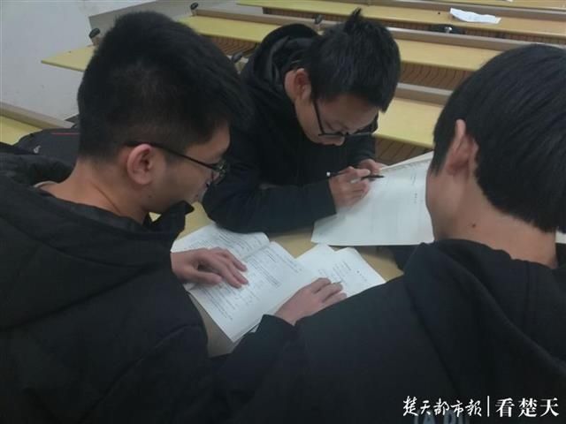 a802|华中大神仙班级全班都是小能手，全班一学年共获奖30余项