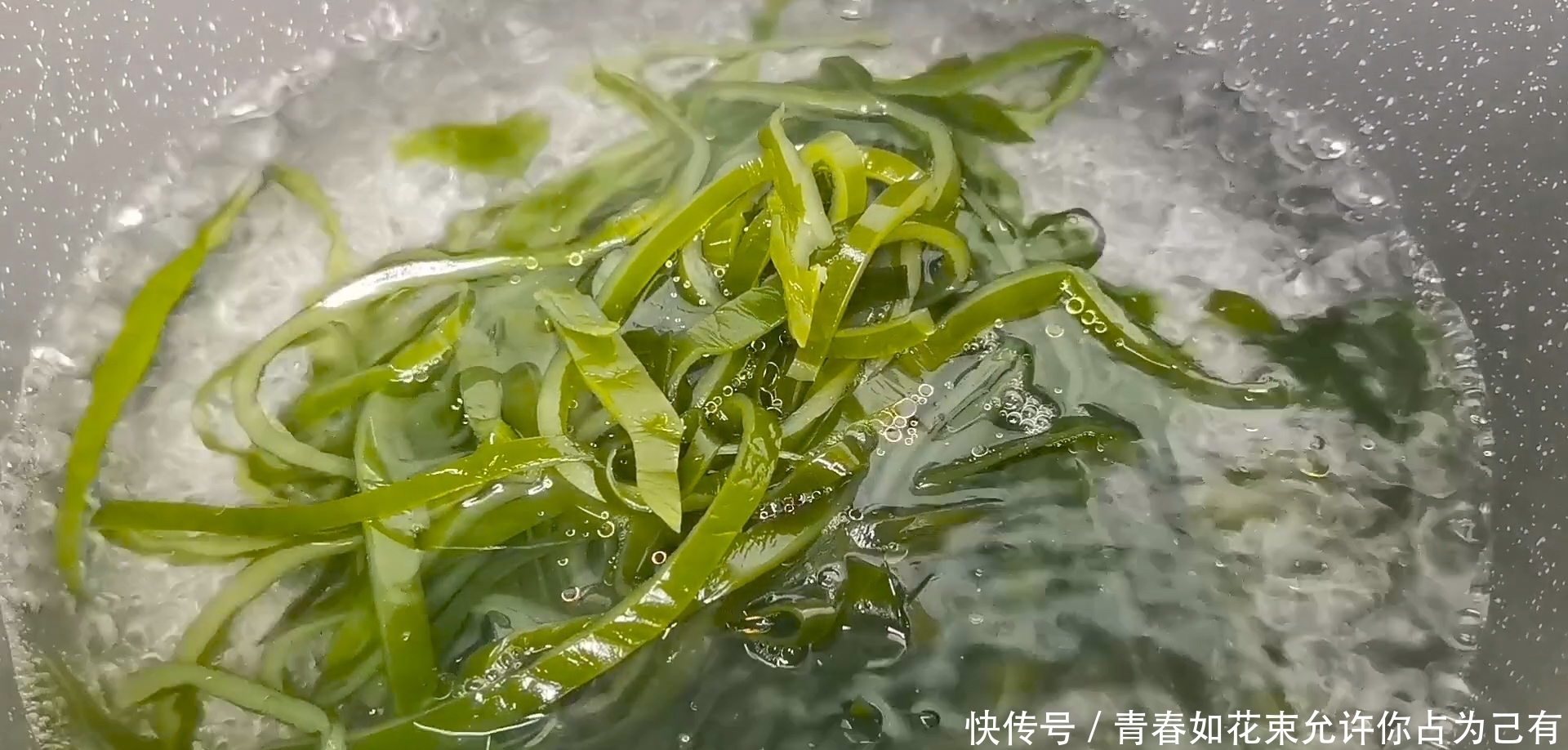 难怪饭店的凉拌海带丝那么好吃,原来有诀窍,简单好学又解馋