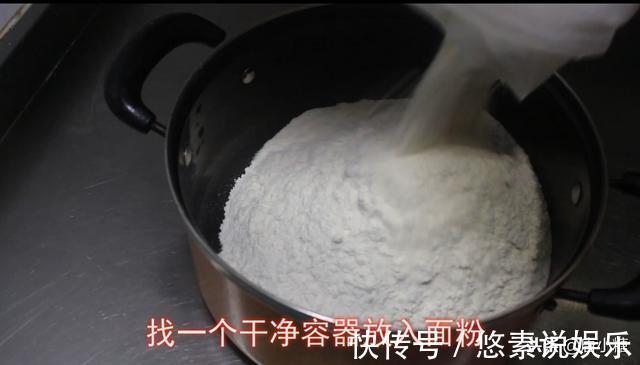 面粉新吃法,不蒸馒头,不包饺子,不烙饼,简单一做,全家吃不够