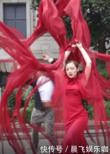 烂布|新娘披着烂布拍婚纱照,画面不忍直视,成片高贵范十足!惊艳众人