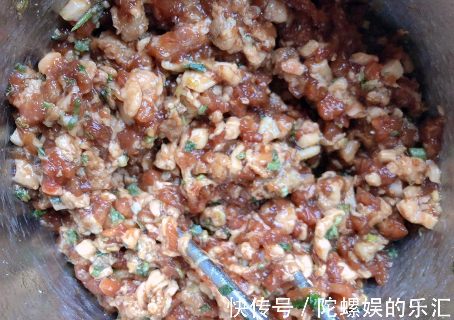 诀窍|酸菜猪肉包好吃有诀窍,教你正确的调馅用料方法,包子不好吃才怪