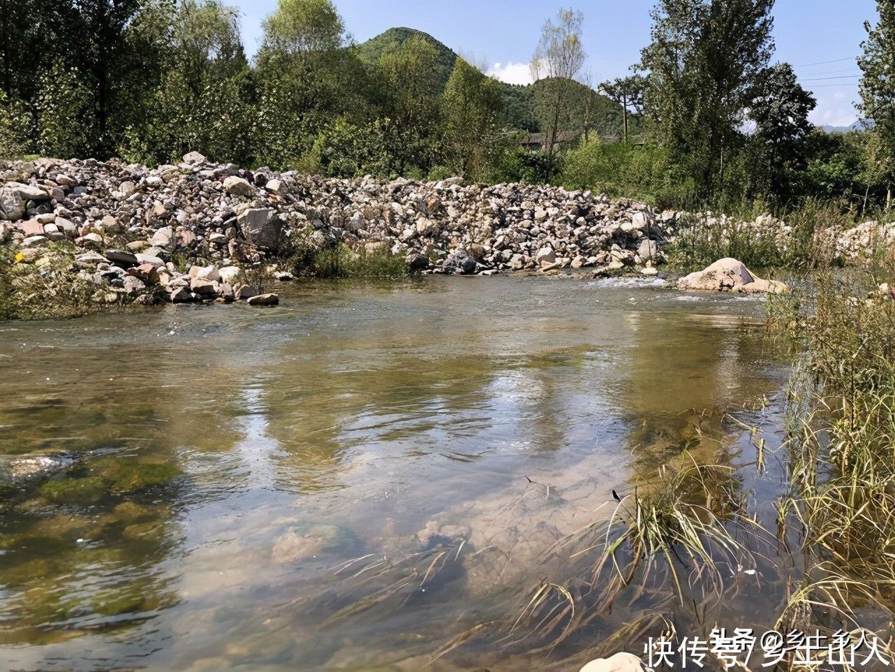 大门#“房前流水若反弓,家财必定两头跑”,啥意思?为啥是两头跑?