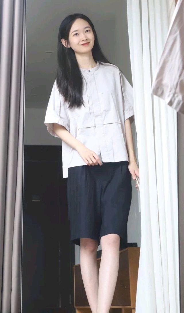 半截裤|只要穿对了,简约的穿搭风格也很撩人,既时髦又有气质