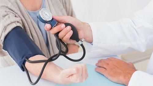 芹菜汁|降血壓“冠軍”找到了,堅(jiān)持一個(gè)月,血壓慢慢降下來