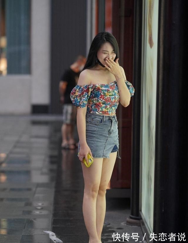 美女 身材修长的鲨鱼裤美女，时尚休闲又百搭，显得大气！