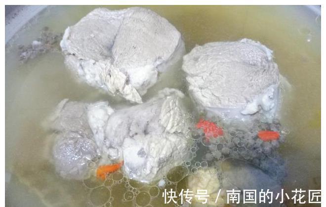 煮牛肉时,总是发柴又塞牙?教你1招,煮出软烂好吃牛肉