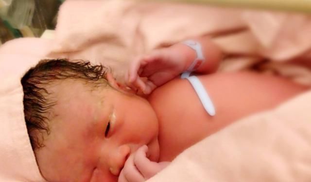 失独家庭|60岁奶奶“拼命”生二胎,生下双胞胎后,现在后悔:不如不生