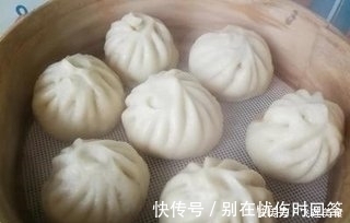 蒸包子|蒸包子用冷水上锅还是热水 教你一招, 包子香软蓬松不粘锅