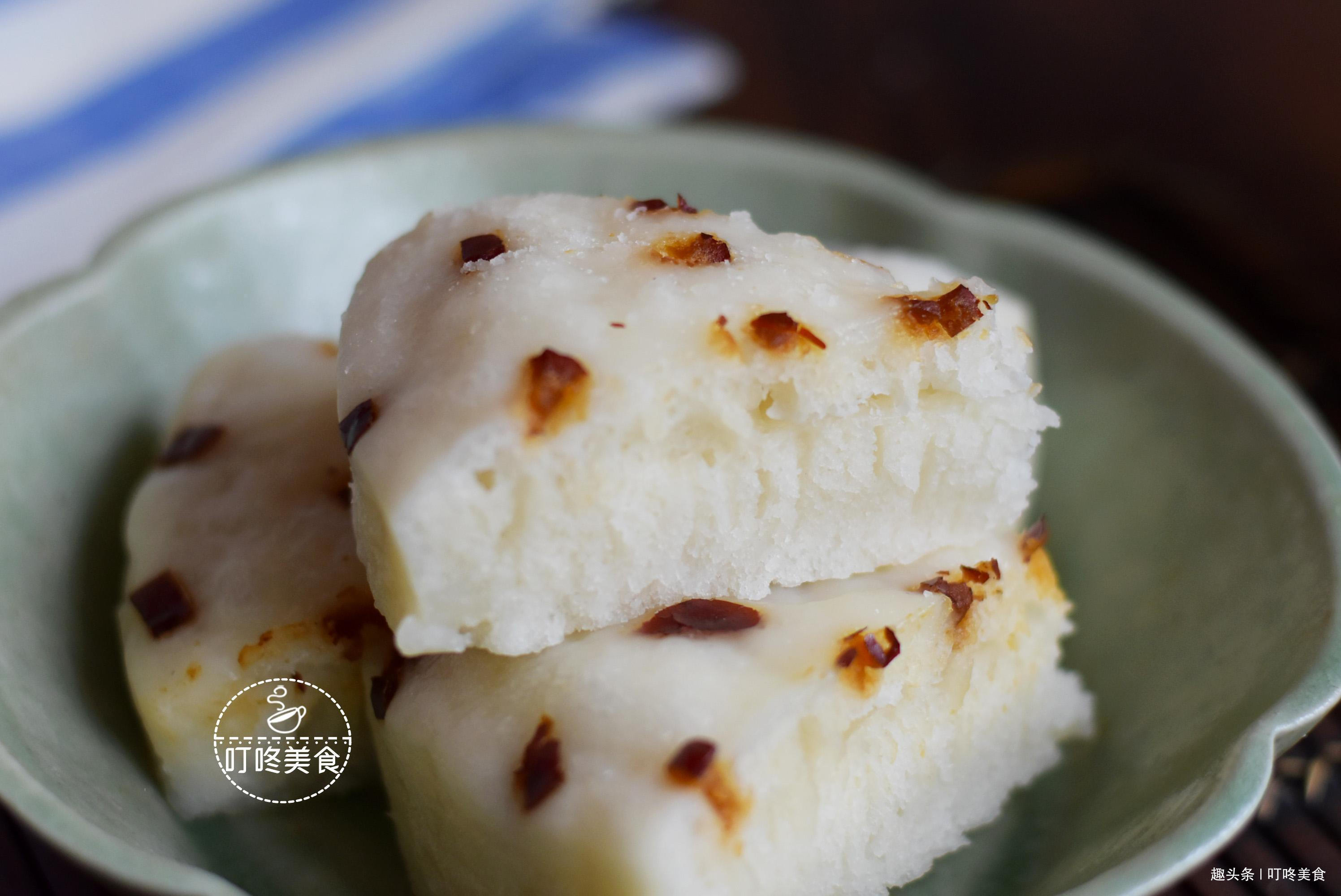 不用面粉也能做的发糕,只需一搅一蒸,又香又软,比蛋糕还美味