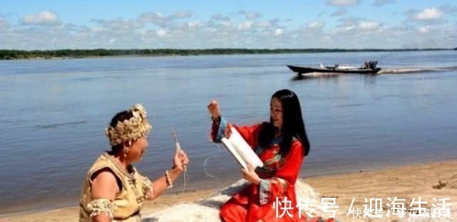 赫哲$这个民族是中国的少数民族,曾经差点灭族,如今却有很多美女!