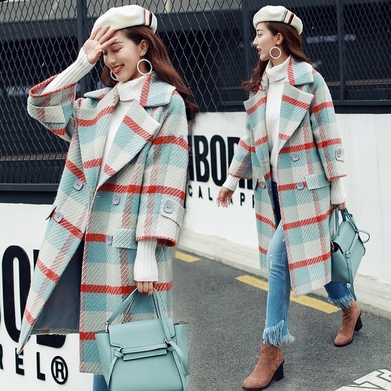 大气 建议大家大衣不要配黑裤子!瞧她那样穿,美得让人猜不出年龄