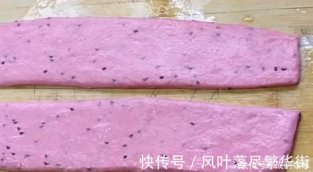 火龙果泥|吃剩的火龙果皮别扔掉,加1碗面粉,不蒸不烙,5分钟做1大锅,香