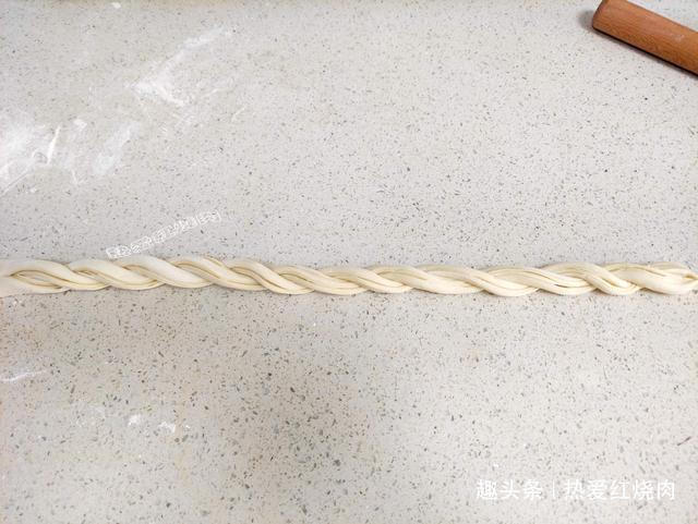 猪油|发面时光加酵母是不够的，多加一勺料，做好的花卷更松软更洁白！