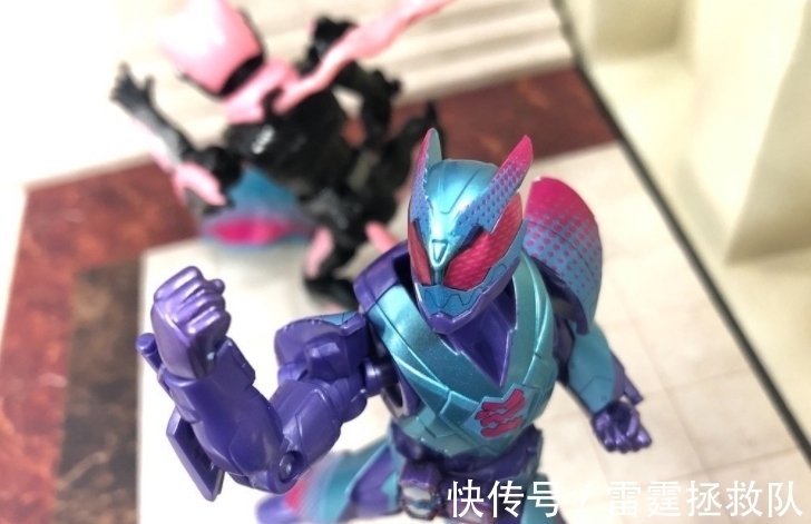 revice|假面骑士revice爆诞恐龙装动周边 小杂烩能力齐聚 这鸡蛋真的能吃