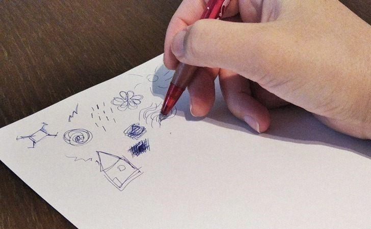 童年|16个你以前“一定做过”的蠢事,硬把磁铁吸起来就是童年