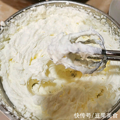 纸杯蛋糕|万万没想到,让我爱上下厨的竟是草莓奶油纸杯蛋糕