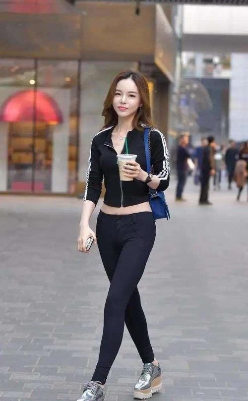 蕾丝|黑色紧身长袖搭配黑色打底裤，满分搭配，简单时尚不过时