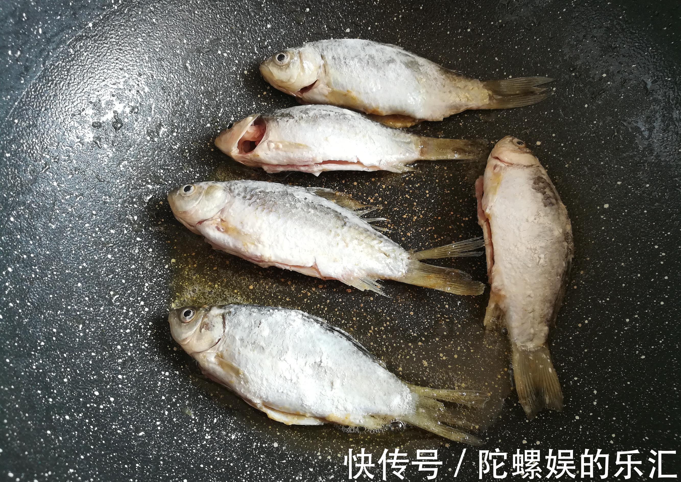 大厨|煎鱼总破皮?大厨:记住这3个小技巧,鱼皮不破,味道更鲜美
