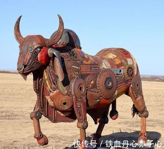 朋克感&草根艺术家用260个小时,打造废品雕塑,机械朋克感十足