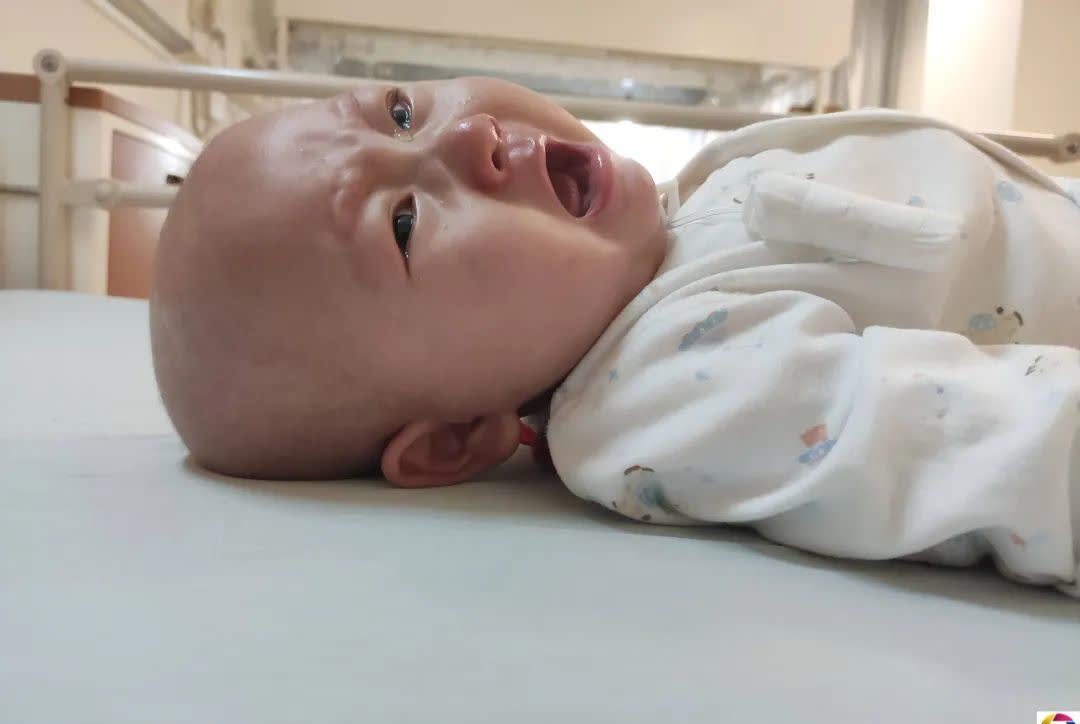 导管|小夫妻生了对龙凤胎,亲朋都来祝贺,谁知没高兴多久老大就出事了