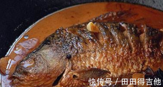 炖鱼时,做好“3个关键步骤”,炖好后鱼肉不腥,香气四溢!