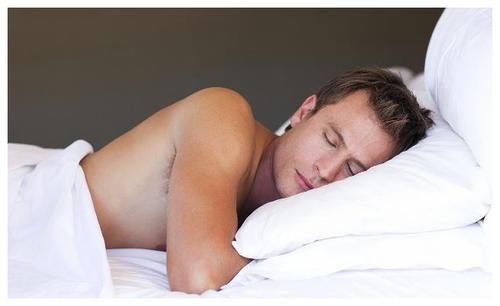 睡眠质量|男人坚持“裸睡”,这2大惊喜可能“不请自来”,别害羞看看吧