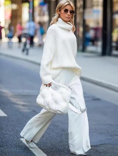 秋冬，如何把“基础色”毛衣穿出时髦？跟博主这样穿，高级又气质