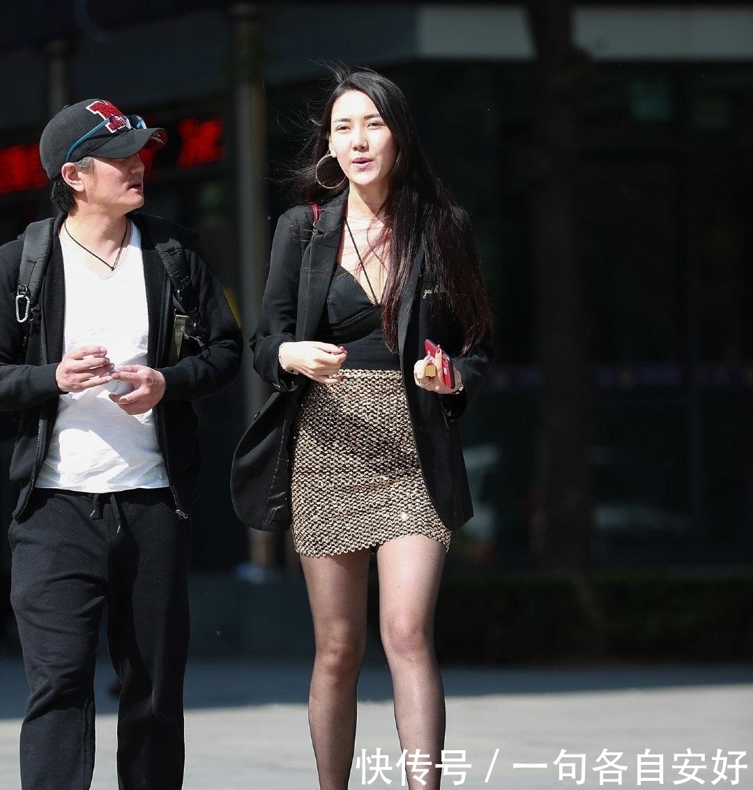  妹子|穿黑色高筒袜的长腿妹子，就是这么会撩