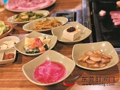 享受|好食光丨脱鞋围坐吃烤肉 享受从坐姿开始