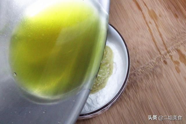 软乎|烙饼时，别只会加温水和面了，多做两步，柔软多层，皮薄有韧性
