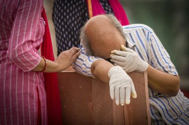 疫情擴展至印度農(nóng)村地區(qū)：冒牌醫(yī)生大行其道恐慌情緒加速蔓延