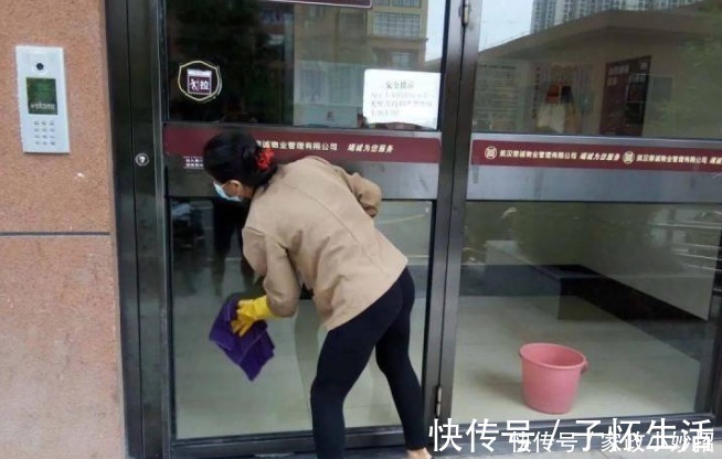 湿布|行业资讯|擦玻璃的两种专业性方法,你也做得到!