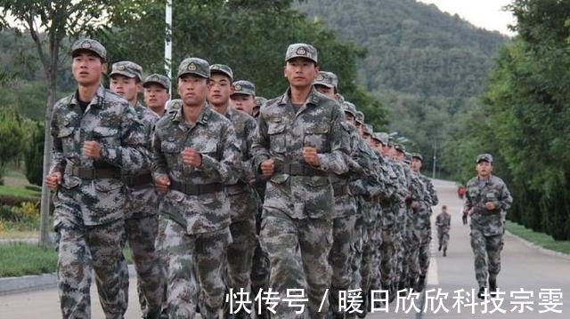 跑步|为何士兵在军队跑步都是5公里？几十年都没变过，原因很简单