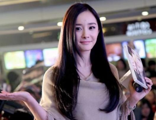 杨紫|最受欢迎女演员大洗牌，杨紫无缘前四，赵丽颖第二，看到榜首霸屏女神