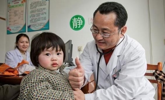 牙刷|女儿嘴太臭被同学孤立,医生从嘴里取出异物,连亲妈都当成作呕