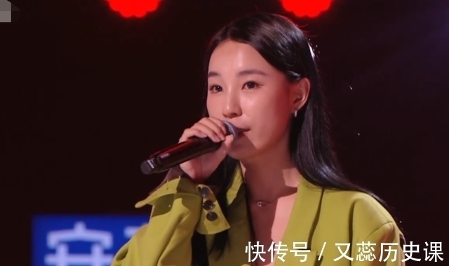 《好声音》:王靖雯PK输掉后崩溃大哭,为什么评论区都在骂贺三?