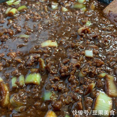 口味|炸酱面这样吃,换个口味换种心情