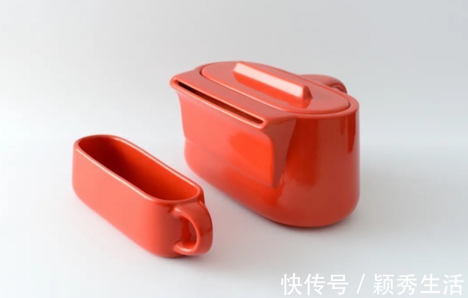 rin这位设计师做出了真正的“无用设计”，网友：每一个设计都要被骂