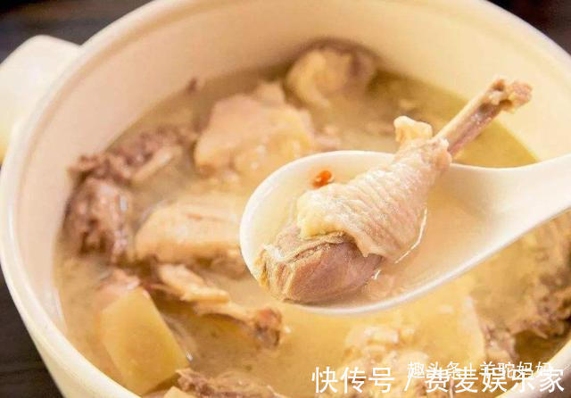 月子病|坐月子期间,妈妈坚持“2吃1不吃”,不仅母乳好还没月子病