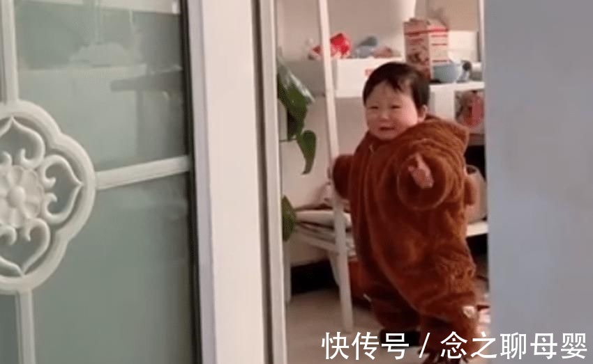 小姑娘|萌娃变身“人间警报器”火了,网友:邻居怕是每天都活在恐慌之中