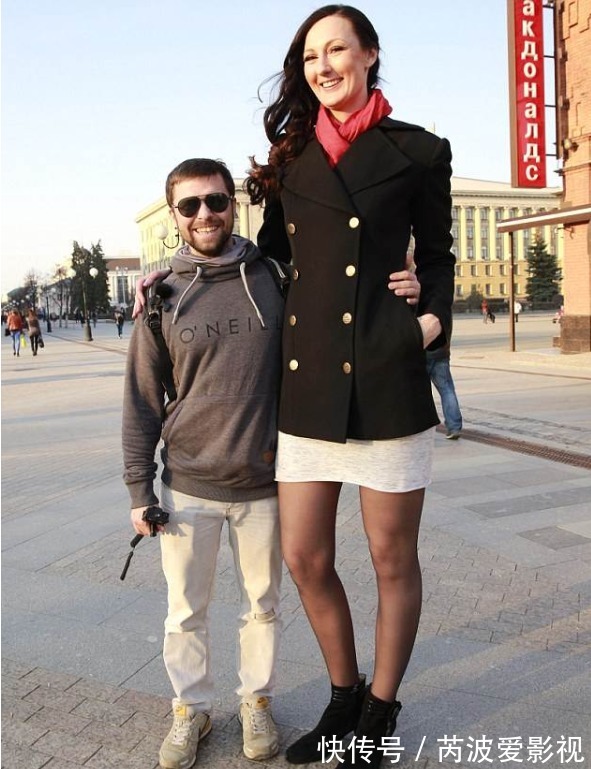 前男友|和2米05女篮美女恋爱什么感受?大长腿1米32,前男友直言:够不着