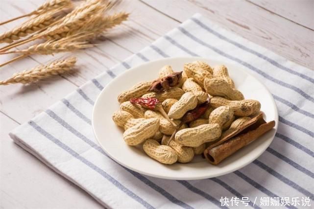 女人不想老太快,5种食物要多吃,美白养颜抗衰老,越吃越年轻