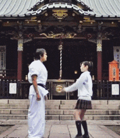 |搞笑GIF：有解释一下的吗，这是怎么回事