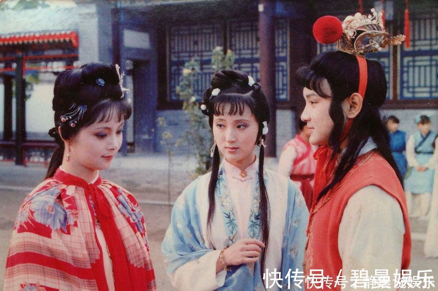 蒋玉菡!家中妻妾成群,贾宝玉为啥还离家出走七个字道出薛宝钗的不堪