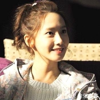 蓬松|韩国女生都是怎样扎马尾的?掌握这3点你也可以扎出人气马尾!