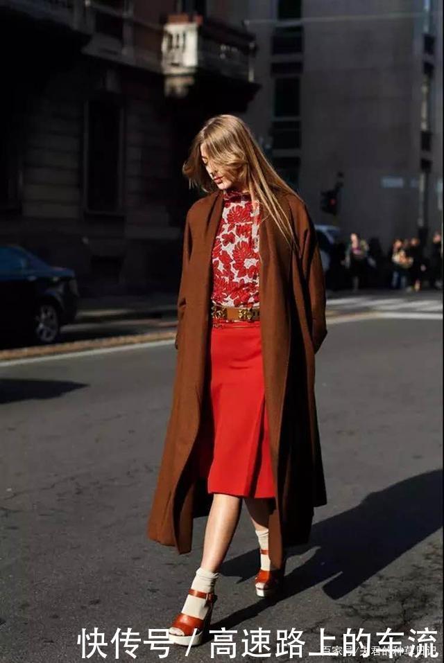 奔四的女人,少穿“花”衣服,多穿这3种颜色的衣服,减龄又显白