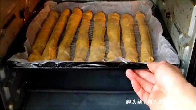 教你真正懒人面包做法,不用揉面,不用黄油,出炉拉丝又柔软