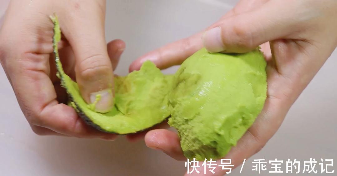 宝宝多吃山药好处多，不加一滴水，补钙又健脾，娃连吃3个还想吃