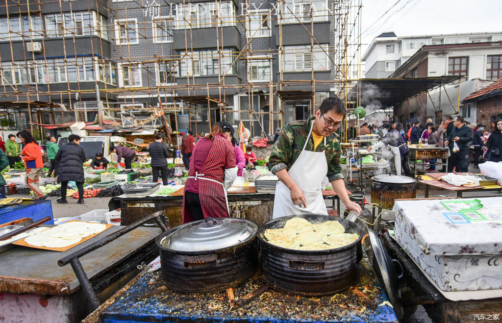 中朝边境的长白菜市场,人参像萝卜一样摆地上卖,有的商品真便宜