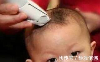 睡姿|宝爸陪娃午睡,醒后发现孩子的小脚丫“凉了”,连忙去探宝宝呼吸